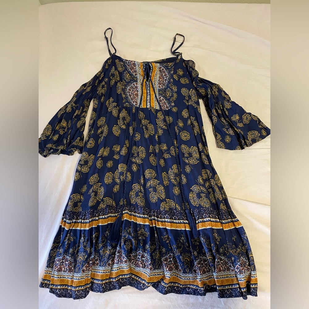 Bell sleeve dress size small